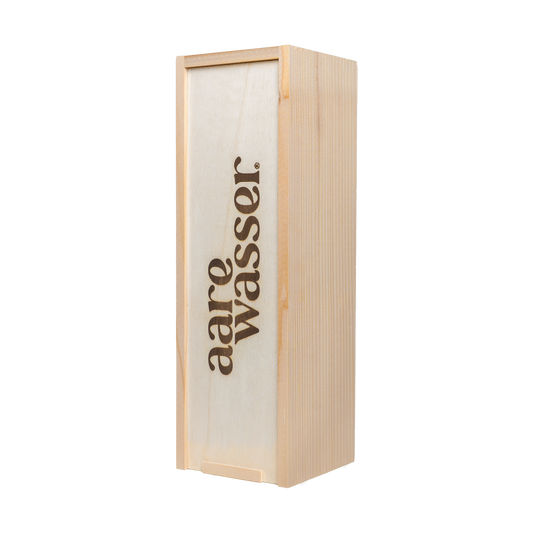 Holzkiste mit eingebranntem Logo