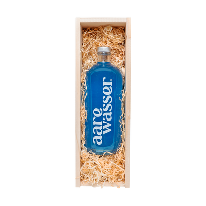 Holzkiste mit eingebranntem Logo