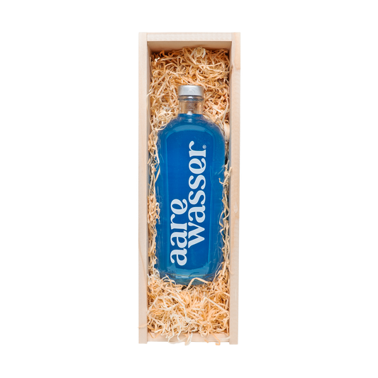 Holzkiste mit eingebranntem Logo