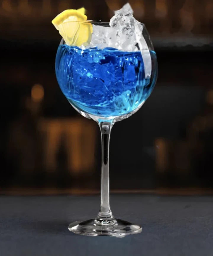 Aare Spritz mit Aarewasser, Zitronenlikör aus Bern